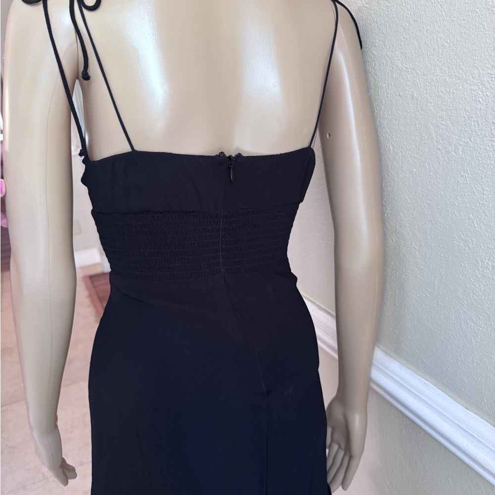 Reformation Black Ruffled 𝐌𝐈𝐍𝐈 𝐃𝐑𝐄𝐒𝐒 𝐒𝐈𝐙𝐄 𝟒 𝐋𝐈𝐊𝐄 𝐍𝐄𝐖 - Picture 5 of 10